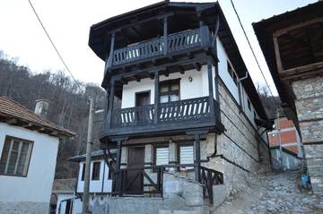 Фотографии Дома для отпуска Къщата на Майстора г. Delchevo (Болгария) №1 Фото Дома для отпуска Къщата на Майстора г. Delchevo 1